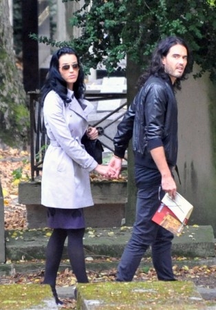 Katy Perry, Russell Brand Shop at a Baby Boutique