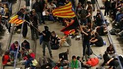 Supporters of Catalan independence have blocked the streets in Barcelona and Liege