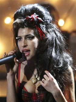 Amy Winehouse wants more cosmetic surgery to look like a "pin-up"