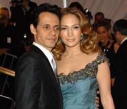 Marc Anthony is desperate to reunite with Jennifer Lopez