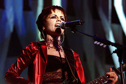 Former lead singer of the Cranberries beat the stewardess