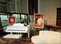 Elvis piano could reap $ 2 million