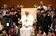 Pope receives children from Beslan, Russia