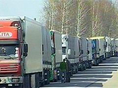 Lines of goods vehicles jam Russian-Latvian border