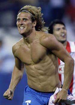 Uruguayan striker Forlan named Best Player at 2010 World Cup