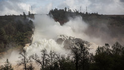 In California announced the evacuation due to the destruction of the dam