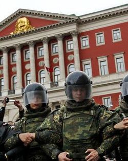 Moscow police detain 30 at unsanctioned protest against mayor