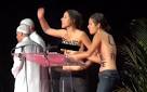 Femen activists beat up on the Muslim conference. VIDEO
