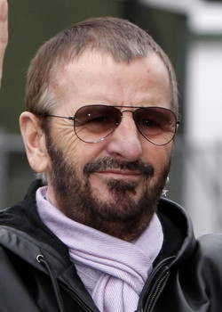 Ringo Starr gave his drum kit to a teenage brain cancer survivor