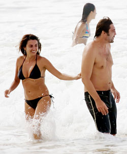 16 January 15:33: Penelope Cruz Frolicking With Javier Bardem During Brazilian Getaway