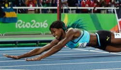 Allyson Felix gave the gold to the rival