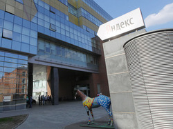 Yandex sued over naked beauties