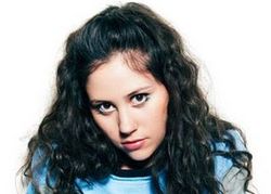 Eliza Doolittle finds playing in large venues "difficult"