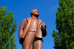 Europe buys Soviet monuments of Ukraine