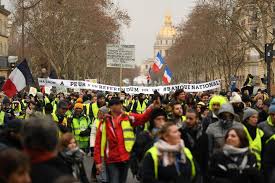 In Paris is the tenth protest of the "yellow jackets"