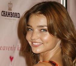 Miranda Kerr admits she was "crazy" not to have an epidural