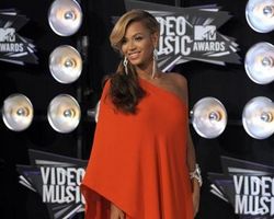 Beyonce Knowles` baby is due in February