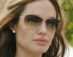 Angelina Jolie says she`ll "never be as good" as her own mother