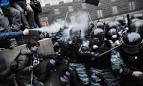 Ukrainian police used tear gas during clashes in Kiev
