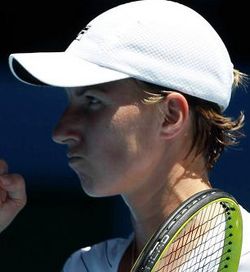 Russia`s Kuznetsova makes 4th round of Australian Open