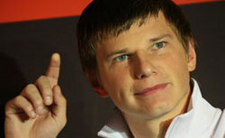 Arshavin runs riot as Arsenal share 8 goals with Liverpool