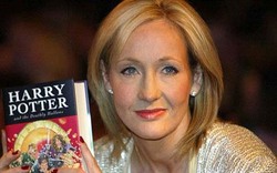 J.K. Rowling was given 40-diamond bracelet from Warner Bros.