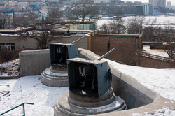 Guns Vladivostok fortress cut into scrap metal