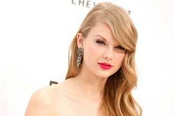 Taylor swift will delight fans with a new song