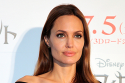Jolie banged out the script on the chest (photo)
