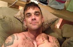 Robbie Williams has unveiled his daughter Theodora Rose for the first time
