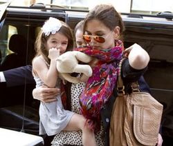Katie Holmes wants to travel the world with her daughter