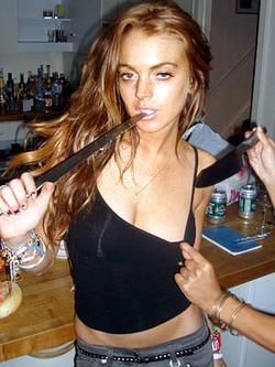 An arrest warrant has been issued for Lindsay Lohan