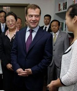 Medvedev advises Russians to learn Chinese and Chinese to learn Russian