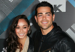 Jesse Metcalfe is engaged