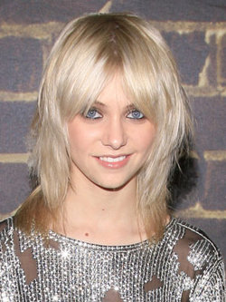 Taylor Momsen feels like a "product"
