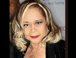 Etta James hospitalised after experiencing breathing difficulties
