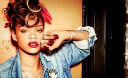 Rihanna flashed his chest on the prize (photo)