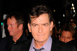 Charlie sheen under the cocaine was attacked by a knife of a doctor
