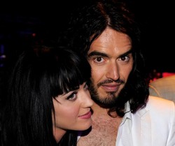 Russell Brand has stepped out without his wedding ring