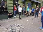 Ukrainian law-enforcers tried to block a Slavyansk
