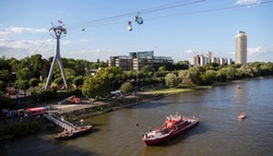 In Cologne, about 100 people stuck on the cable car (photo)