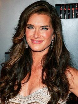 Brooke Shields needs two hours to achieve her "natural" look