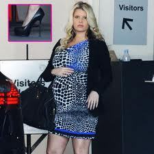 Pregnant Jessica Simpson has given up heels