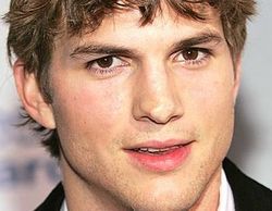 Ashton Kutcher was "swarmed by girls"