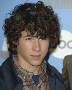 Nick Jonas romances co-stars