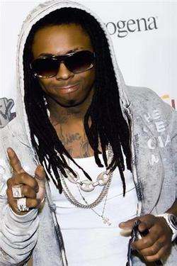 Lil Wayne asks fans to stop sending him mail in prison