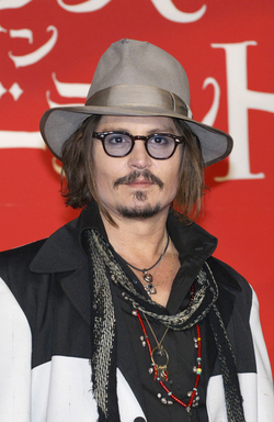 Johnny Depp doesn`t own mobile phone