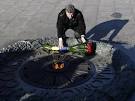 Poroshenko laid flowers to the tomb of the Unknown soldier in Kiev
