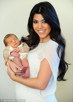 Kourtney Kardashian bonds with her son at bedtime
