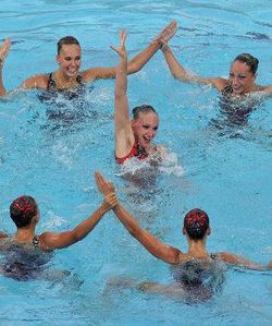 Russia`s synchronized swimmers win old in Budapest